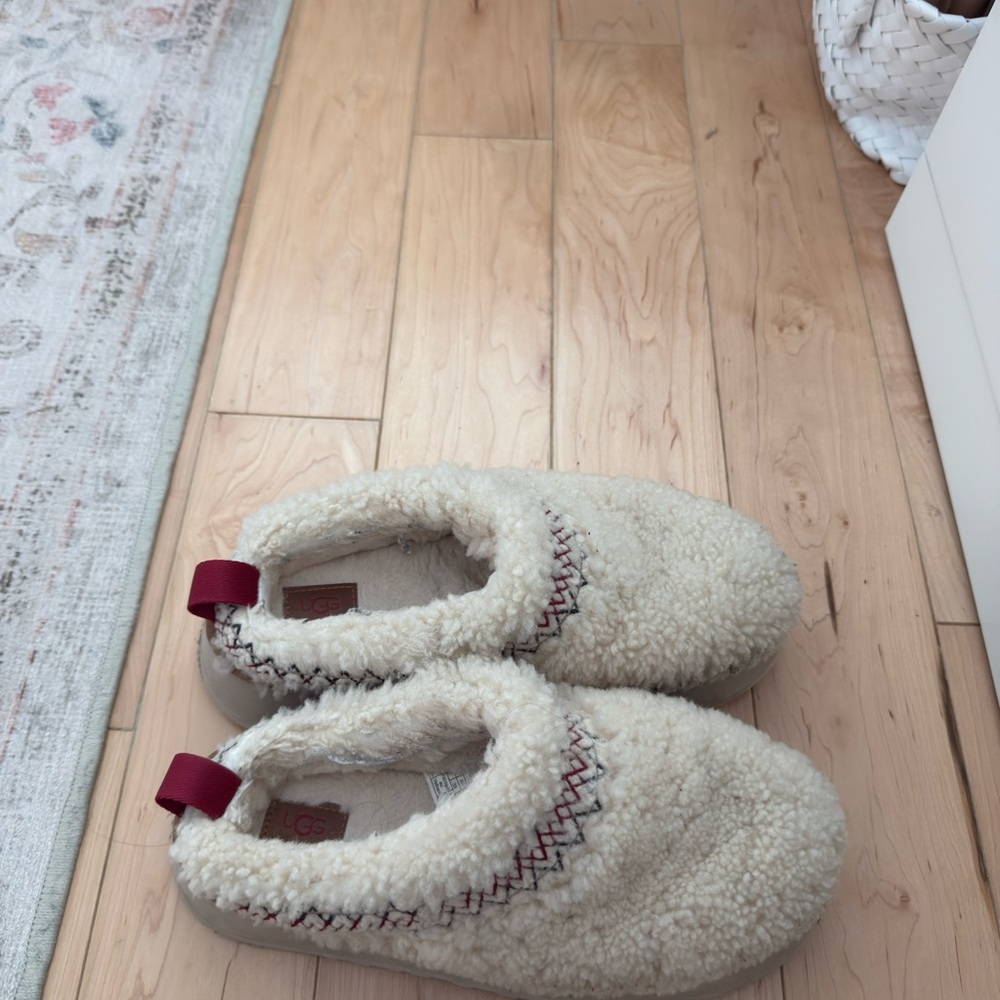 Ugg Taz’s Braid Natural Platform - image 3